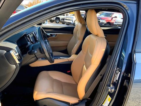 Used 2020 Volvo V90 T6 Cross Country image 7