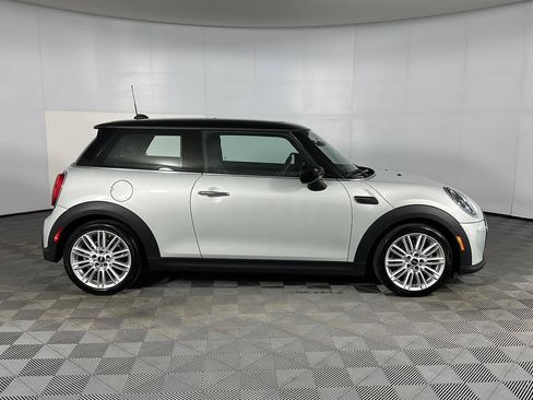 Used 2022 MINI Cooper 2-Door Hardtop FWD image 4