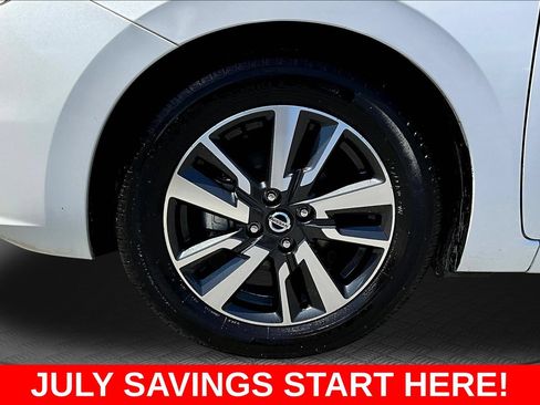 Used 2022 Nissan Versa SV FWD image 35