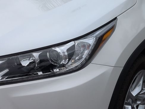 Used 2019 Toyota Highlander Limited image 6