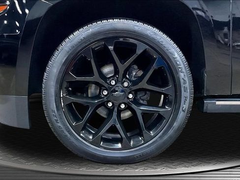 Used 2020 Chevrolet Suburban Premier AWD/4WD image 33