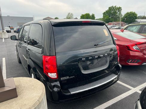 Used 2019 Dodge Grand Caravan SXT FWD image 4