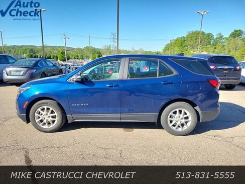 Used 2022 Chevrolet Equinox LS FWD image 2
