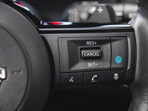 Used 2022 Nissan Rogue Platinum w/ Head-Up Display Package image 28