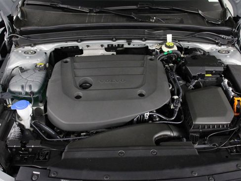 New 2025 Volvo XC40 B5 Plus w/ Protection Package Premier image 12