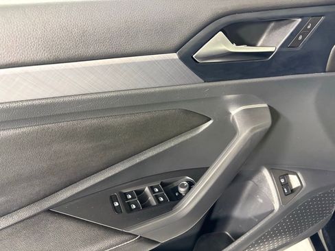 Used 2024 Volkswagen Jetta SE FWD image 20