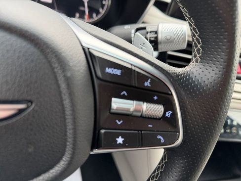 Used 2025 Genesis G70 2.5T image 16