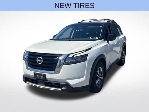Used 2023 Nissan Pathfinder SL AWD/4WD image 3