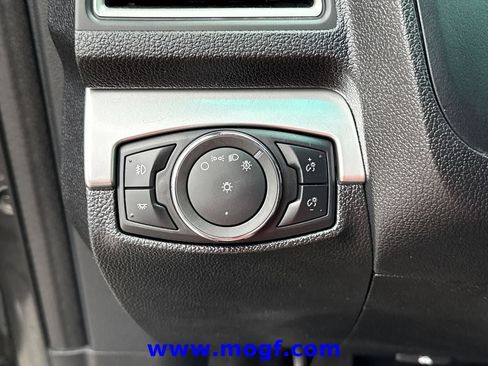 Used 2017 Ford Explorer XLT image 11