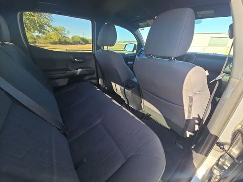 Used 2019 Toyota Tacoma TRD Off-Road image 11