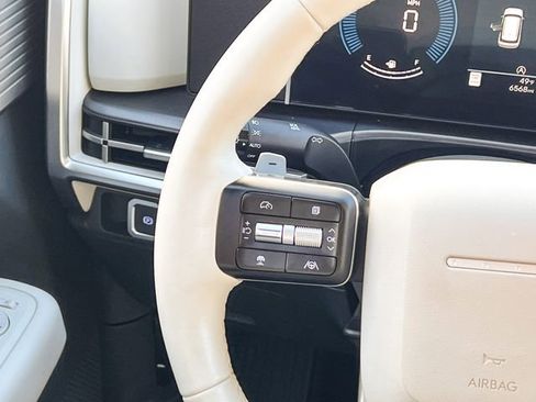 Certified 2025 Hyundai Santa Fe SE image 21