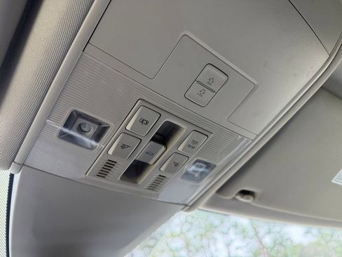 Used 2022 Volkswagen Atlas SEL R-Line image 23