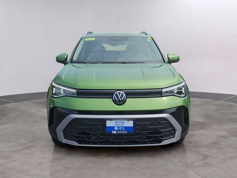 Used 2025 Volkswagen Taos SE AWD/4WD image 2