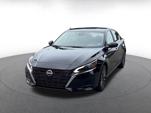 Used 2025 Nissan Altima 2.5 SV FWD image 7