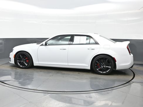 Used 2023 Chrysler 300 C image 3
