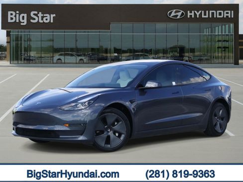 Used 2023 Tesla Model 3 Standard Range image 1
