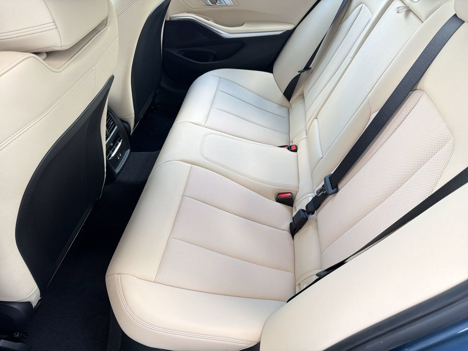 Used 2026 BMW 330i Sedan w/ Premium Package RWD image 15