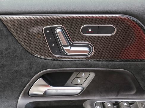Used 2025 Mercedes-Benz GLB 35 AMG 4MATIC image 27