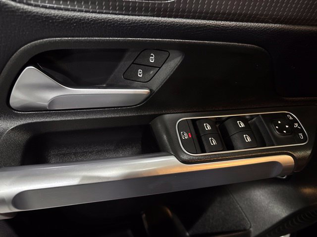 Used 2021 Mercedes-Benz GLB 250 4MATIC image 34