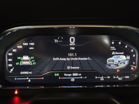 Used 2024 GMC Yukon XL AT4 w/ Technology Package image 9