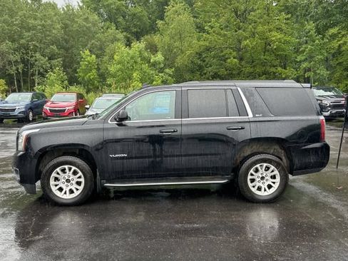 Used 2017 GMC Yukon SLT AWD/4WD image 2