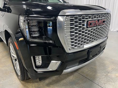 Used 2023 GMC Yukon Denali w/ LPO, Floor Liner Package image 11