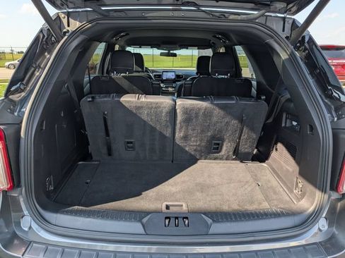 Used 2020 Ford Explorer XLT w/ Equipment Group 202A AWD/4WD image 10