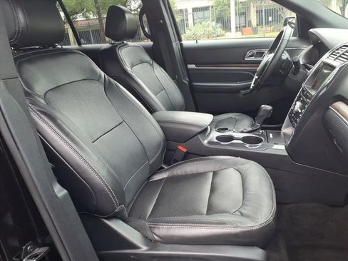 Used 2017 Ford Explorer Limited image 16