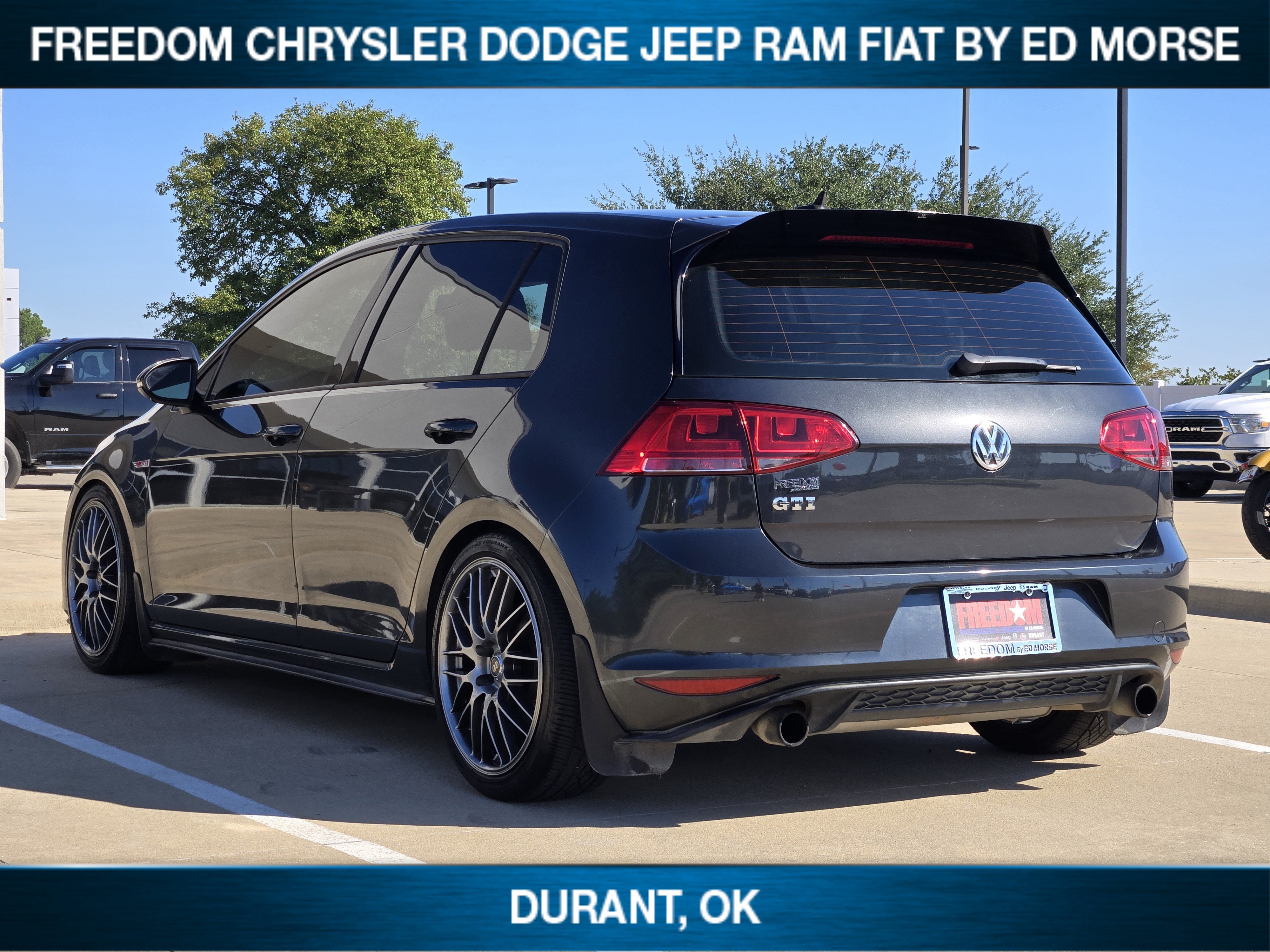 Used 2015 Volkswagen Golf 4-Door FWD image 3
