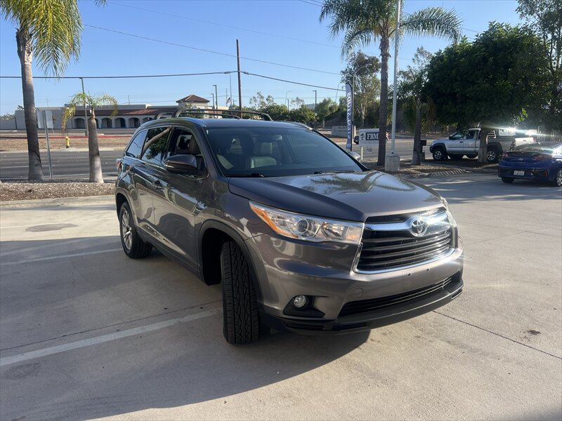 Used 2014 Toyota Highlander XLE FWD image 19