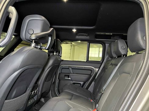 Used 2025 Land Rover Defender 110 X-Dynamic SE image 19