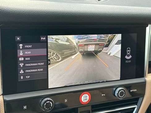 Certified 2025 Porsche Macan AWD/4WD image 22