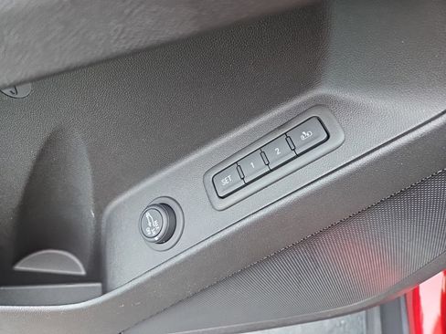 Used 2024 Chevrolet Equinox Premier FWD image 15