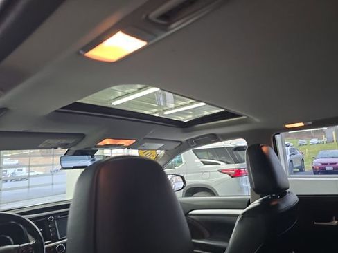 Used 2018 Toyota Highlander XLE image 13