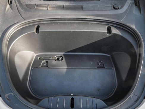 Used 2020 Tesla Model 3 Standard Range image 32