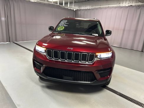 Used 2024 Jeep Grand Cherokee Laredo X AWD/4WD image 2