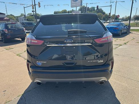 Used 2019 Ford Edge Titanium w/ Equipment Group 301A AWD/4WD image 8