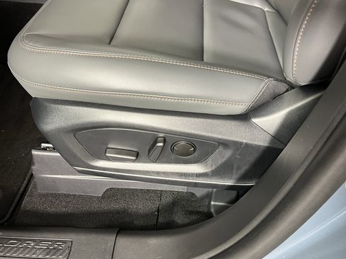 Used 2025 Ford Explorer Active w/ Active Comfort Package image 16