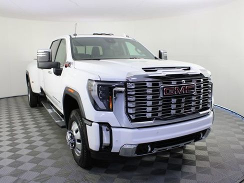 New 2026 GMC Sierra 3500 Denali w/ Denali Reserve Package AWD/4WD image 31