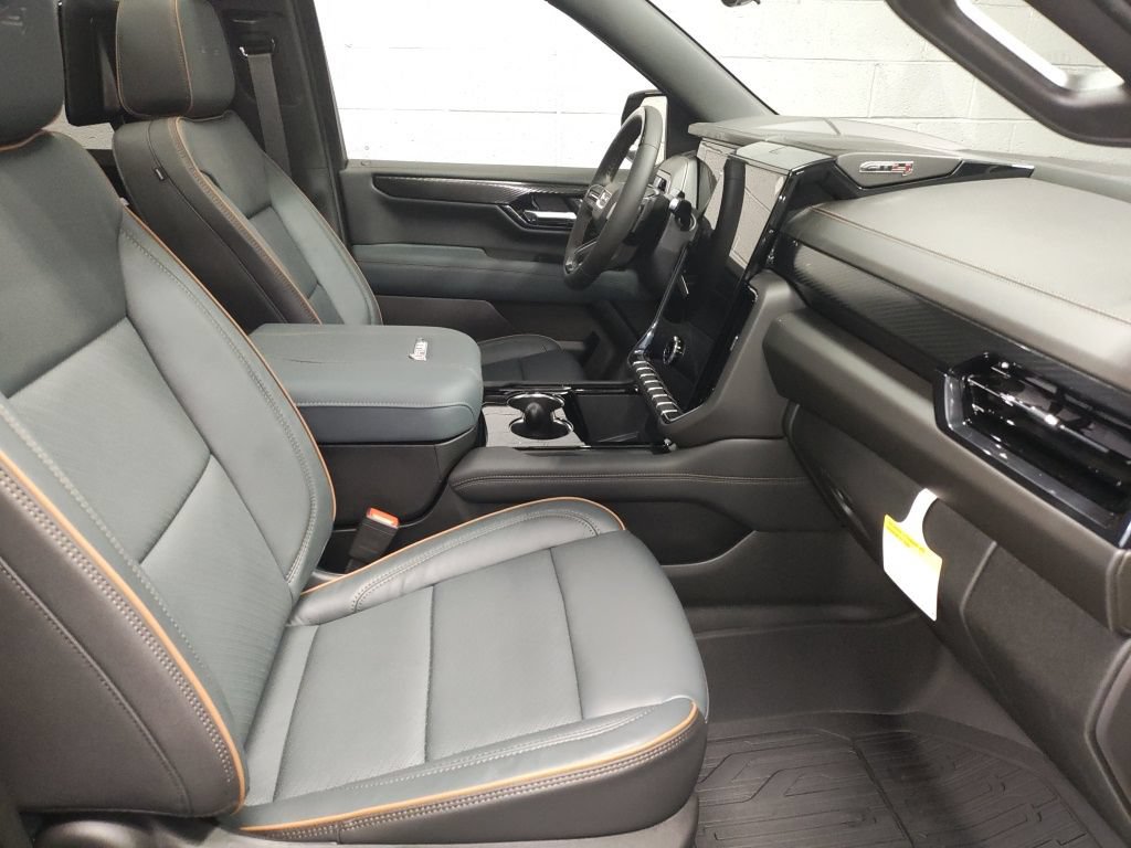 New 2026 GMC Yukon XL AT4 w/ AT4 Premium Plus Package AWD/4WD image 7