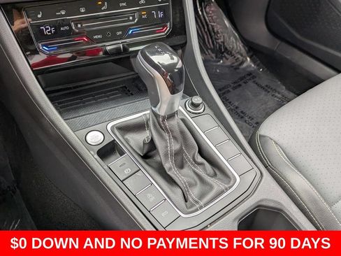 Used 2025 Volkswagen Jetta SE FWD image 18