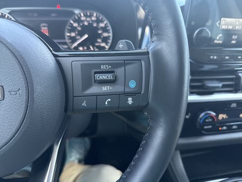 Used 2025 Nissan Pathfinder SL AWD/4WD image 20