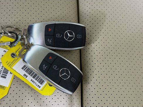 Used 2022 Mercedes-Benz GLC 300 4MATIC image 32