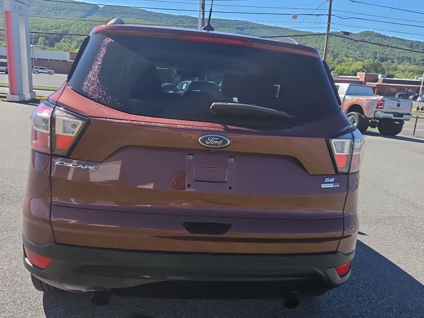 Used 2018 Ford Escape SE w/ SE Sport Appearance Package AWD/4WD image 4