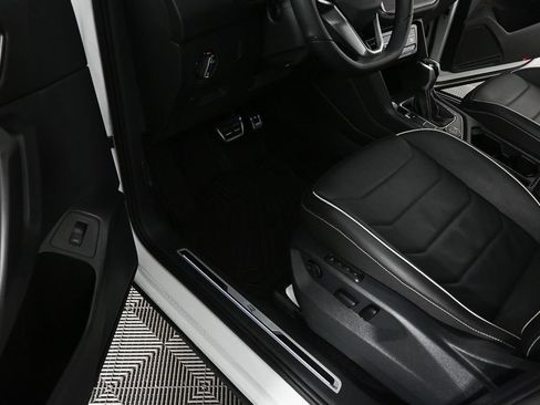 Used 2024 Volkswagen Tiguan SEL R-Line AWD/4WD image 7