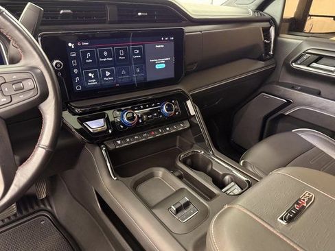 Used 2024 GMC Sierra 2500 AT4X image 17