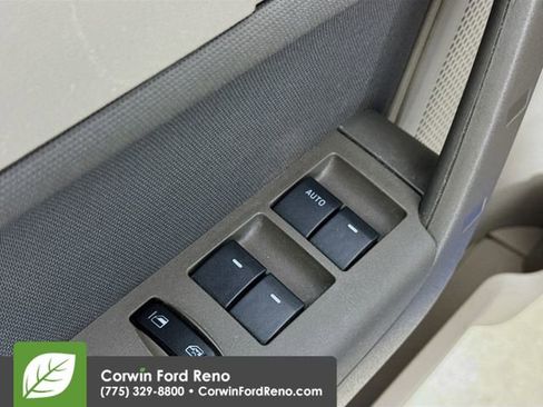 Used 2010 Ford Focus SE image 16