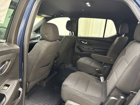 Used 2023 Chevrolet Traverse LT image 14