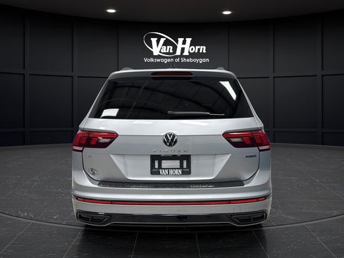Used 2022 Volkswagen Tiguan SE R-Line AWD/4WD image 4
