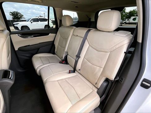 Used 2020 Cadillac XT6 Premium Luxury FWD image 19